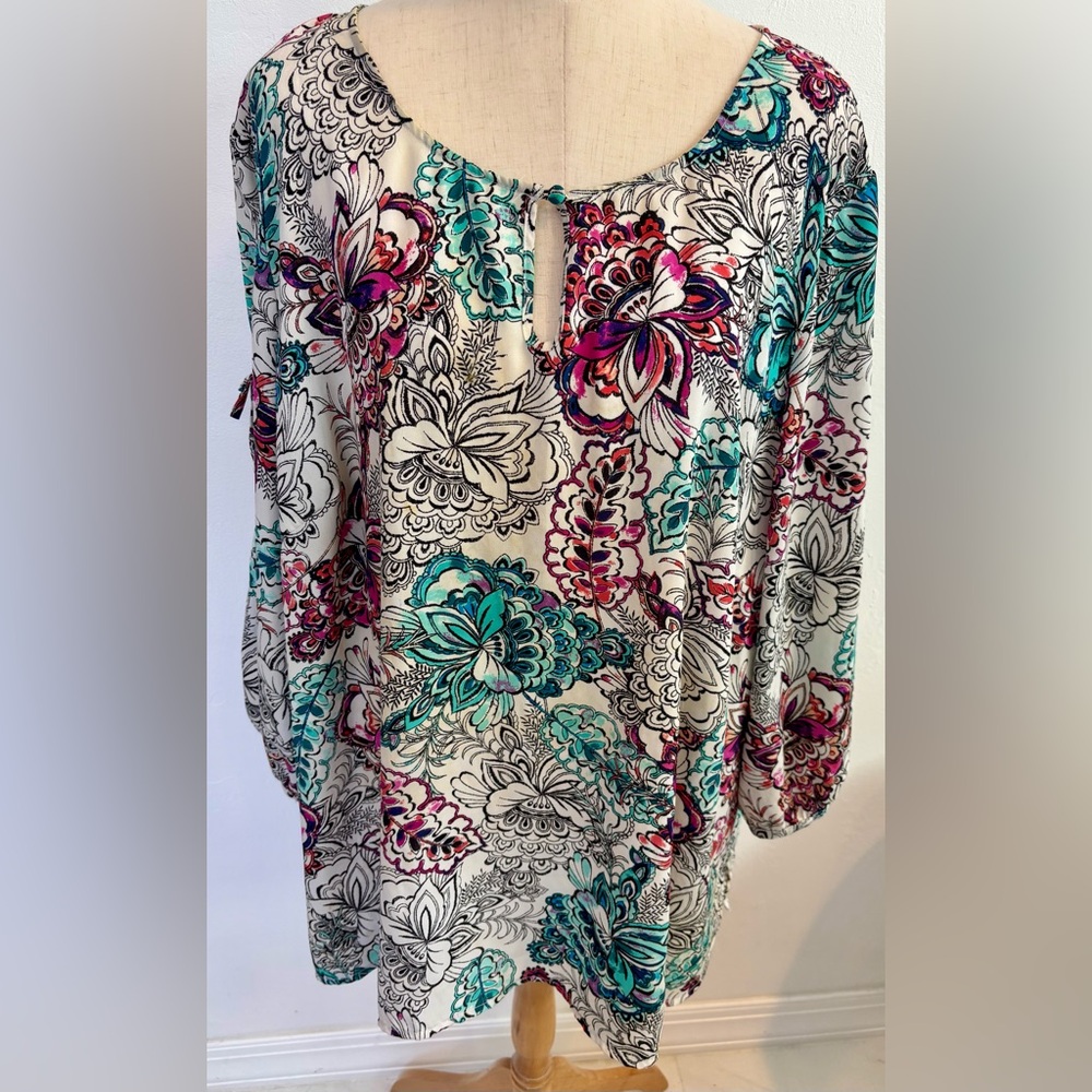 Investments Red and White Flutter Sleeve Graphic Blouse